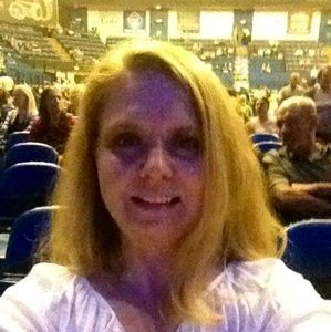 Meet your Posher, Dee